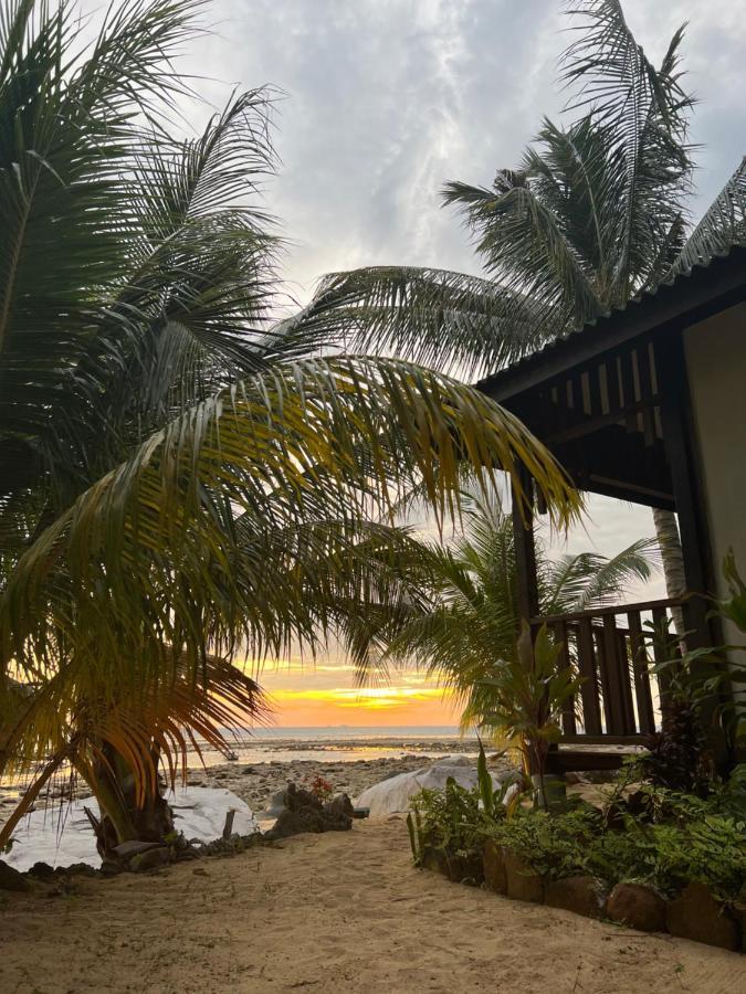 Beach House Kampung Genting Екстериор снимка