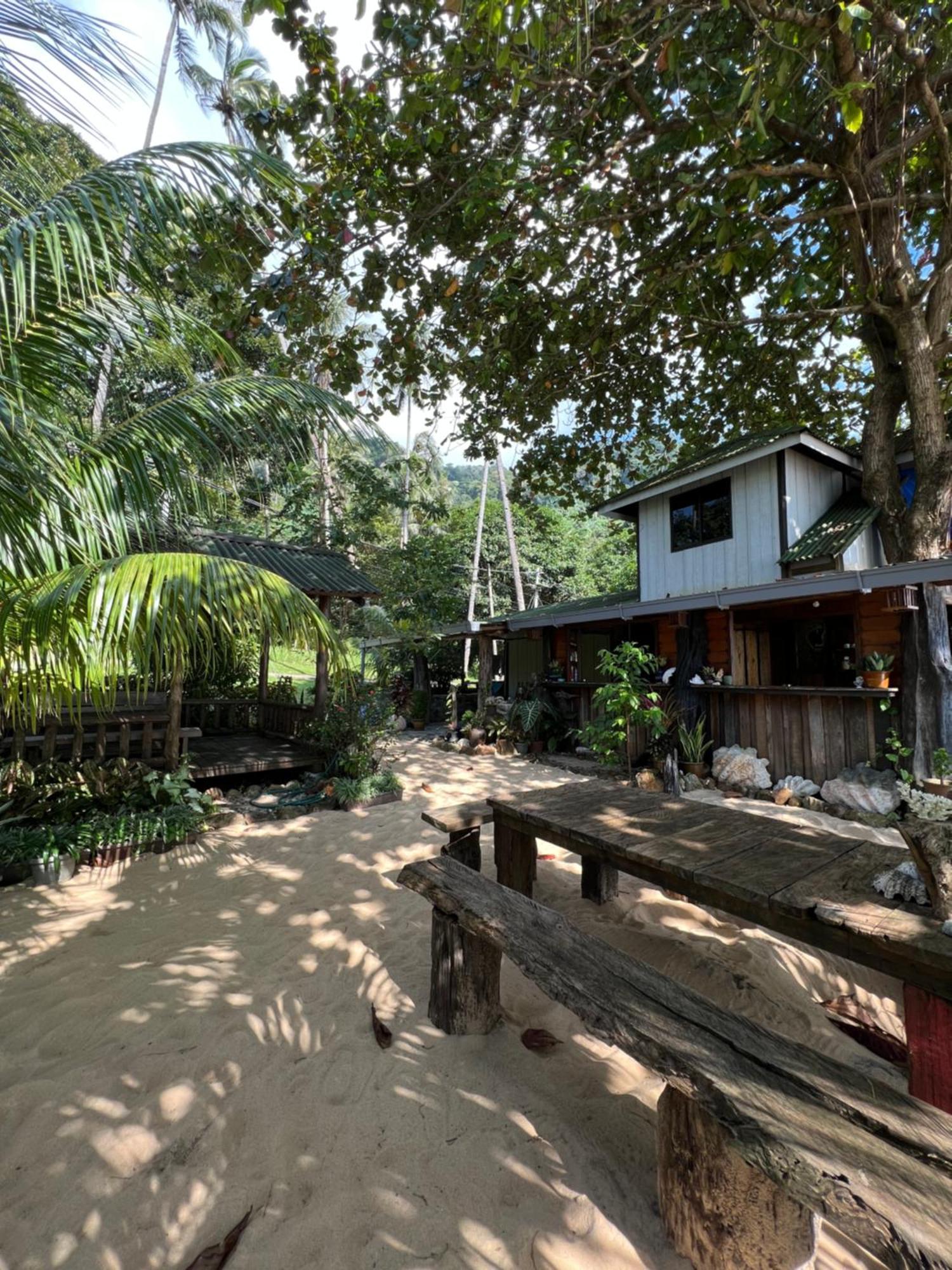 Beach House Kampung Genting Екстериор снимка