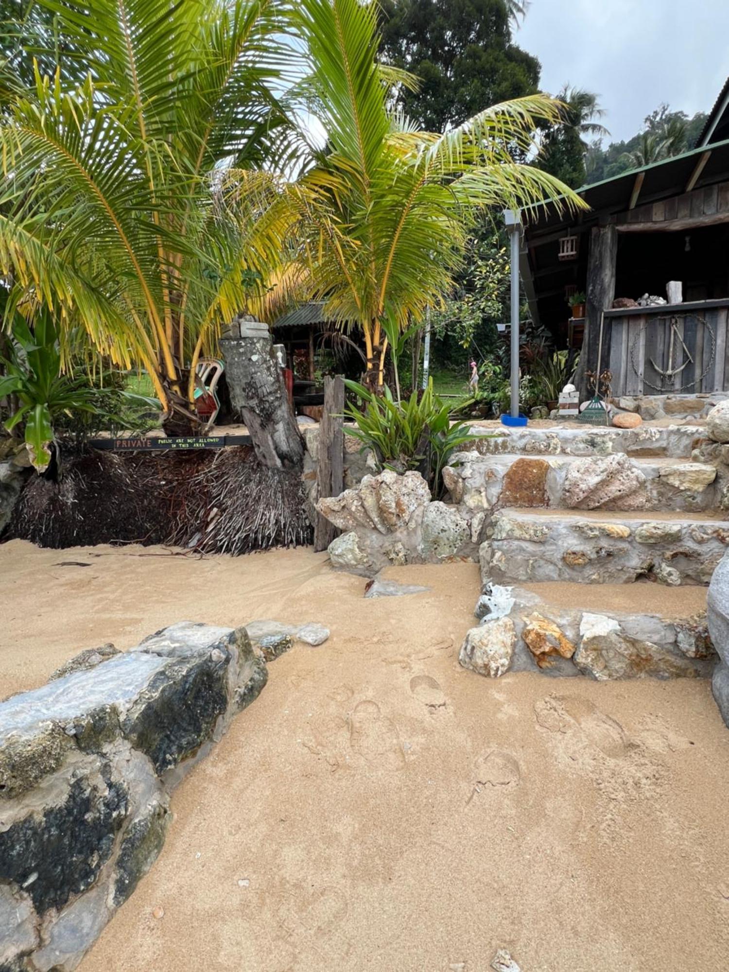 Beach House Kampung Genting Екстериор снимка