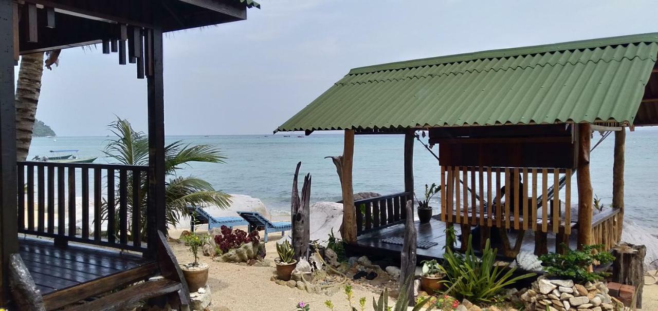 Beach House Kampung Genting Екстериор снимка